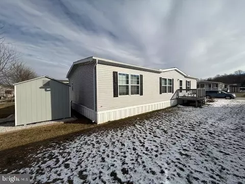 14 Egret Dr, Hanover, PA 17331