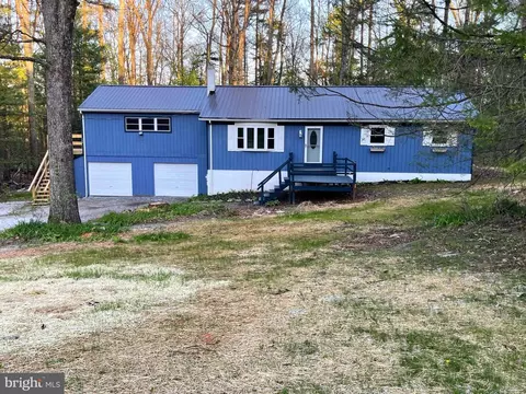 203 Pebble Ln, Biglerville, PA 17307