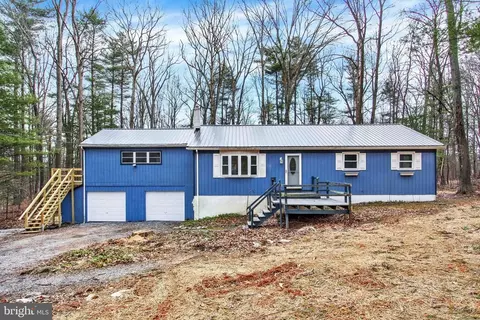 203 Pebble Ln, Biglerville, PA 17307