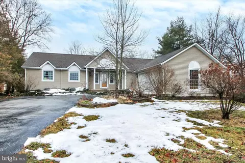 837 Hancock Dr, Gettysburg, PA 17325