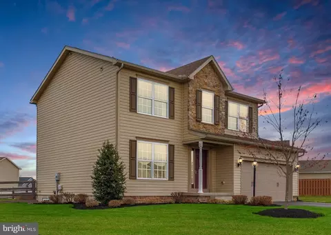 65 W Crest View Ln, Gettysburg, PA 17325