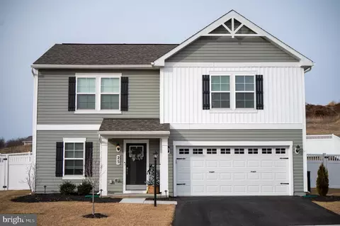 25 Natures Way Cir, New Oxford, PA 17350