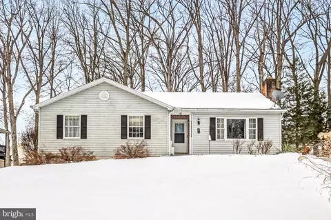 16 Halleck Dr, East Berlin, PA 17316