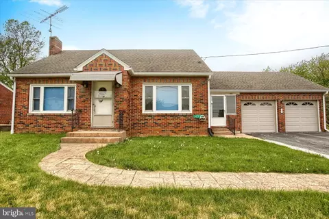 678 Littlestown Rd, Littlestown, PA 17340