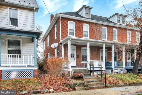 44 E Water St, Gettysburg, PA 17325