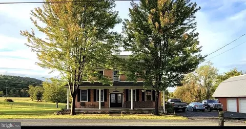 545 Hilltown Rd, Gettysburg, PA 17325