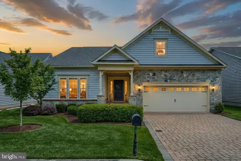 221 Savannah Dr, Gettysburg, PA 17325