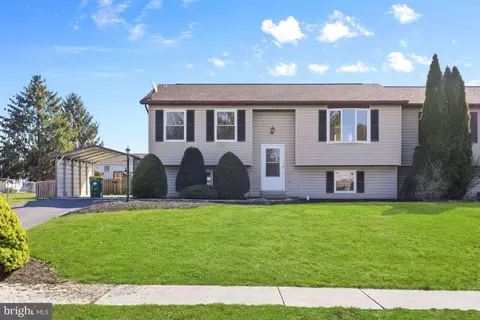 228 S Lincoln Dr, Hanover, PA 17331