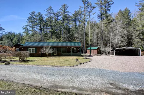 2010 C Pine Grove Rd, Fayetteville, PA 17222