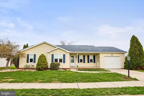 24 Ashfield Dr, Littlestown, PA 17340