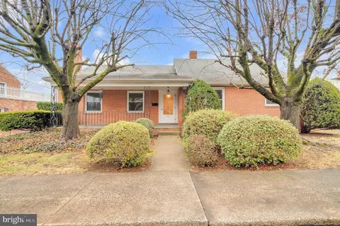 542 Hillcrest Pl, Gettysburg, PA 17325
