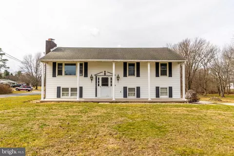 545 Hanover St, New Oxford, PA 17350