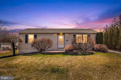 14 Sedgwick Dr, East Berlin, PA 17316