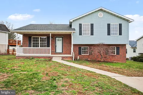 17 Mason Dixon Dr, Littlestown, PA 17340