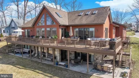 370 Lake Meade Dr, East Berlin, PA 17316