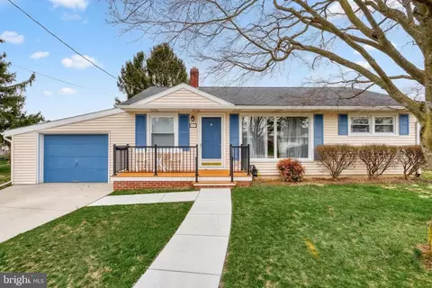 30 Lincoln Dr, Hanover, PA 17331