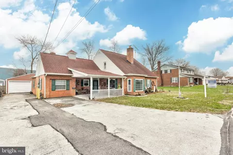 229 E High St, New Oxford, PA 17350