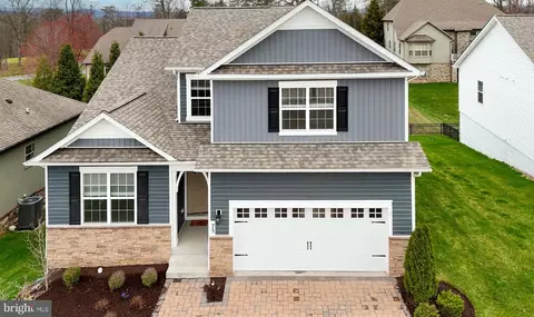 75 Garrison Falls Dr, Gettysburg, PA 17325