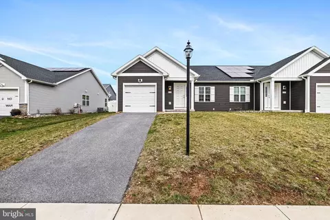 177 Skyview Cir, Hanover, PA 17331