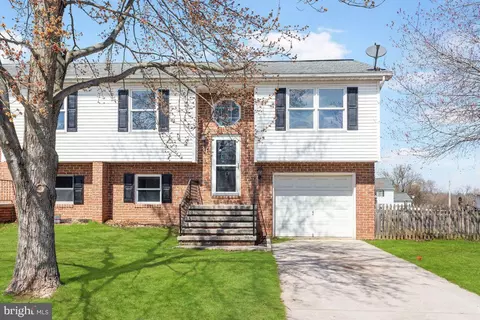 28 Town Cir, Abbottstown, PA 17301