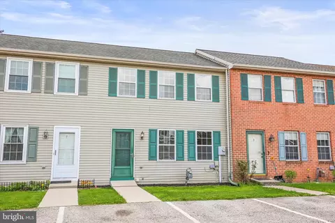 5 Oxwood Cir, New Oxford, PA 17350