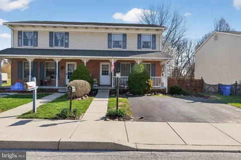 23 Crescent Ln, Littlestown, PA 17340
