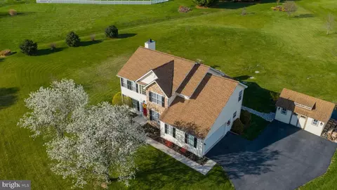 80 E Summit Dr, Littlestown, PA 17340