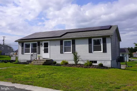 85 E Locust Ln, New Oxford, PA 17350