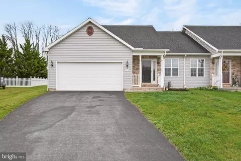 213 Maple Dr, Hanover, PA 17331