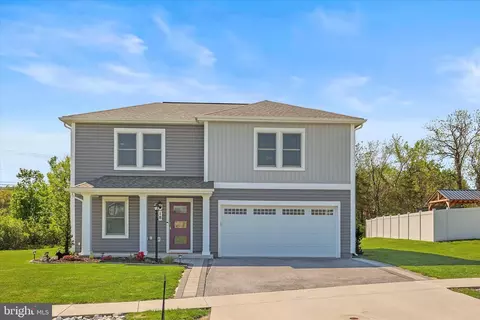 18 Chesterfield Rd, New Oxford, PA 17350