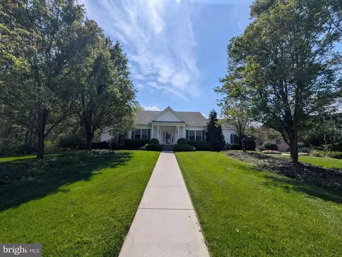 33 Warm Breeze Ct, Hanover, PA 17331