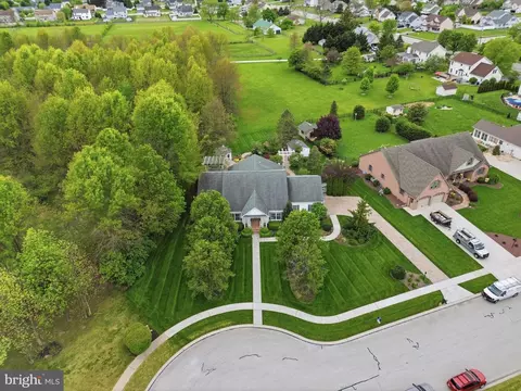 33 Warm Breeze Ct, Hanover, PA 17331