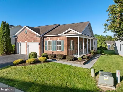 5 Winding Dr, Gettysburg, PA 17325
