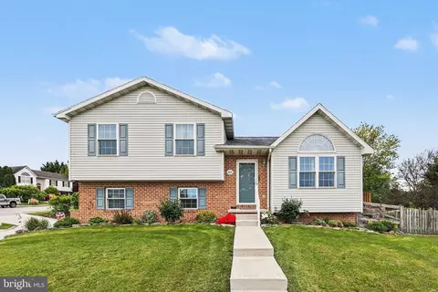 417 S Columbus Ave, Littlestown, PA 17340