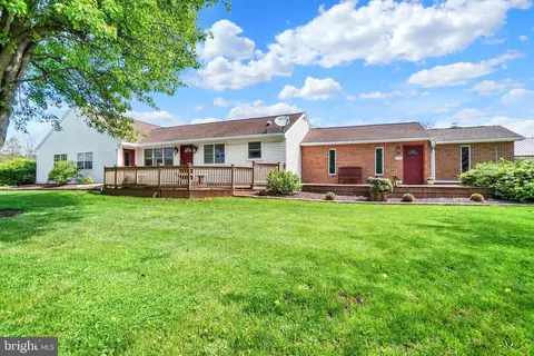 315 700 Rd, New Oxford, PA 17350