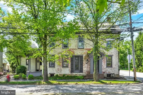 221 Lincoln Way W, New Oxford, PA 17350