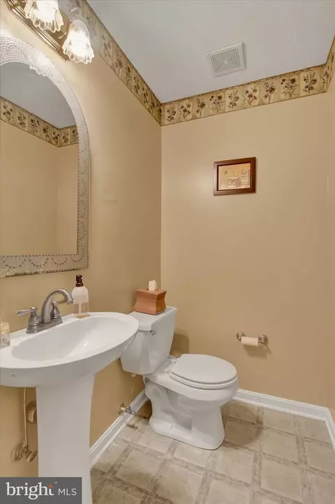Bath - 31 Hemlock Dr, Hanover, PA 17331 photo 1 of 2