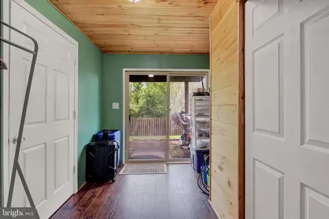 Entry Way - 31 Hemlock Dr, Hanover, PA 17331 photo 2 of 2