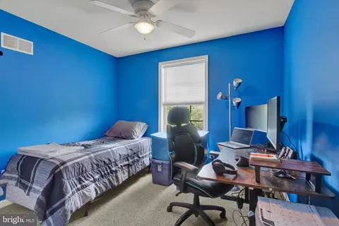 Bedroom - 31 Hemlock Dr, Hanover, PA 17331 photo 2 of 3