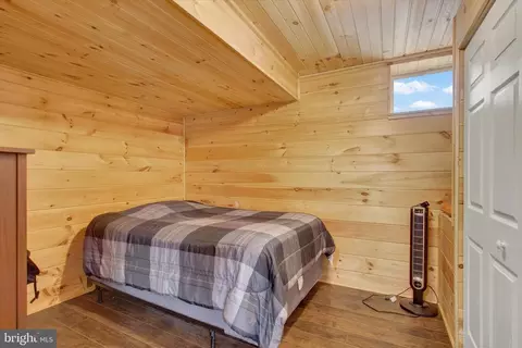 Bedroom - 31 Hemlock Dr, Hanover, PA 17331 photo 3 of 3