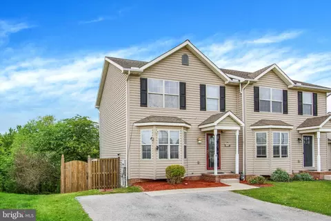 Exterior - 31 Hemlock Dr, Hanover, PA 17331 photo 2 of 5