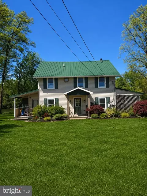 210 Cottage Dr, New Oxford, PA 17350