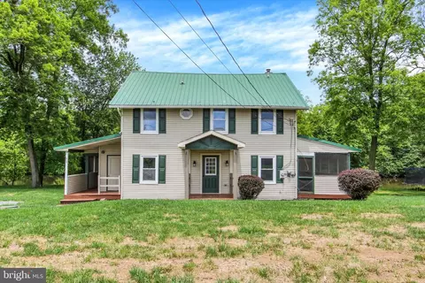 210 Cottage Dr, New Oxford, PA 17350