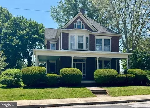 205 Hanover St, Gettysburg, PA 17325