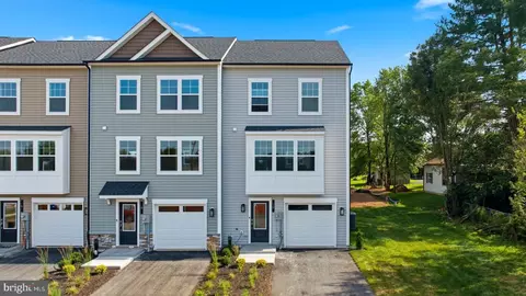 8 Magnolia Ct, Gettysburg, PA 17325