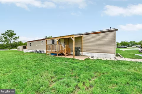 97 Sherrill Dr, New Oxford, PA 17350