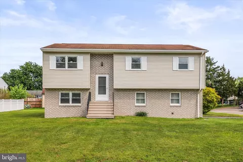 2 Carole Ct, Gettysburg, PA 17325
