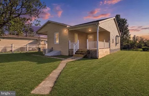 38 Stanley, New Oxford, PA 17350