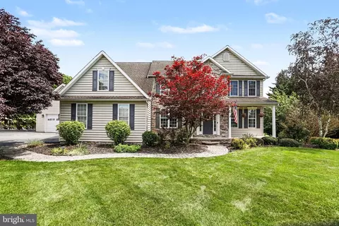 57 E Summit Dr, Littlestown, PA 17340