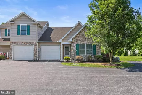 5 Oxen Ln, New Oxford, PA 17350